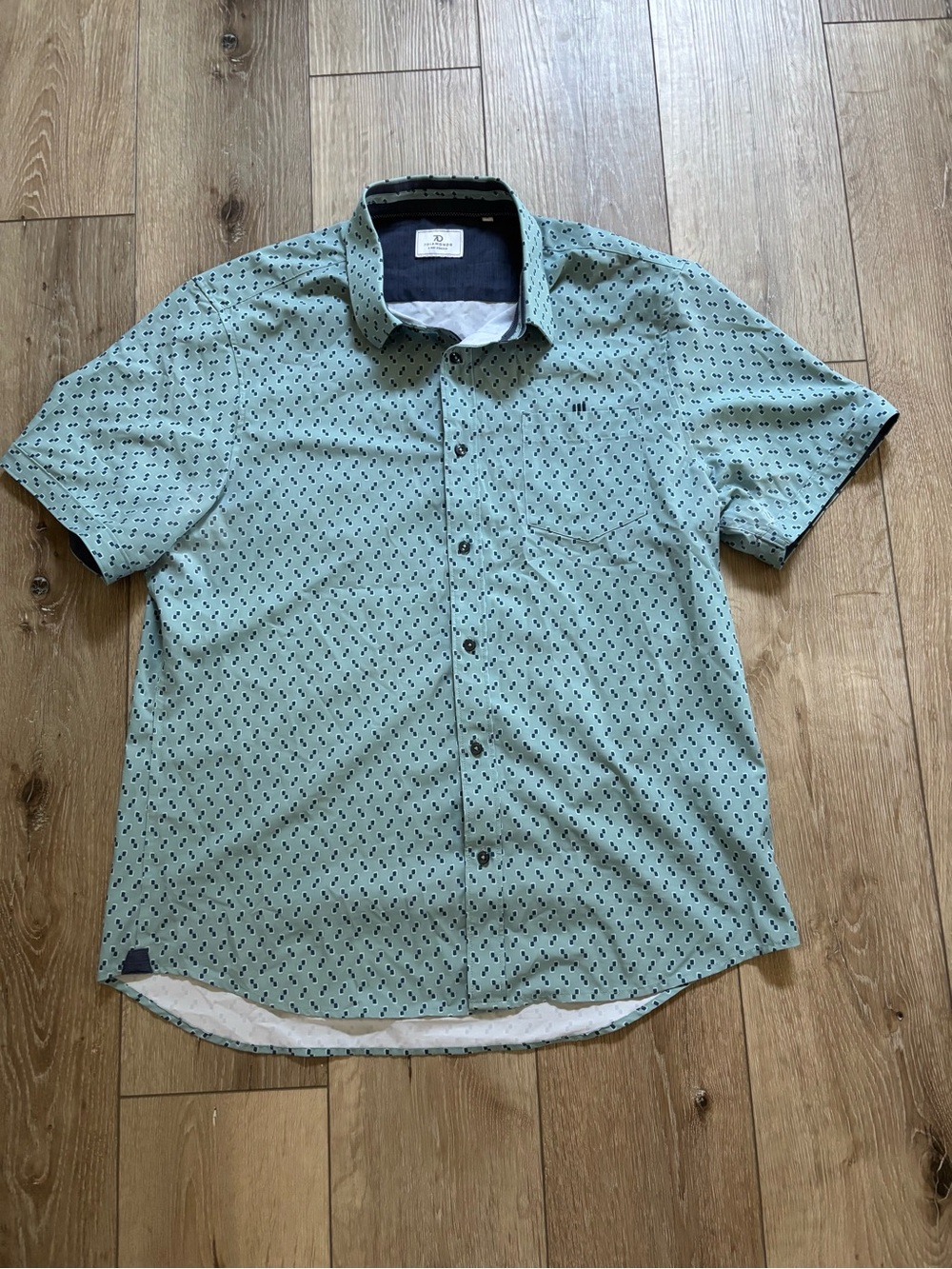 Men’s 7 Diamonds performance shirt
